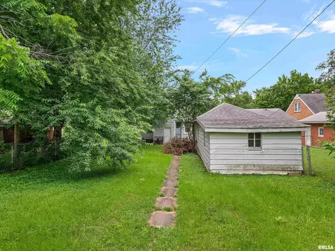 Exterior - 621 Wood Ave, Springfield, IL 62702 photo 6 of 6