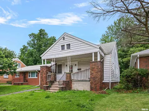 Exterior - 621 Wood Ave, Springfield, IL 62702 photo 2 of 6