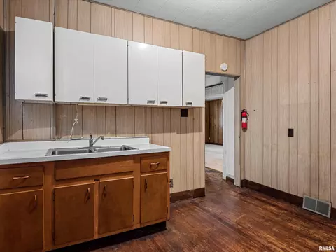 Kitchen - 621 Wood Ave, Springfield, IL 62702 photo 2 of 2