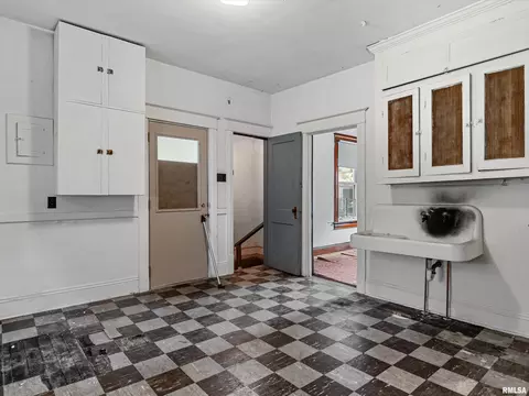 Entry Way - 621 Wood Ave, Springfield, IL 62702 photo 1 of 1