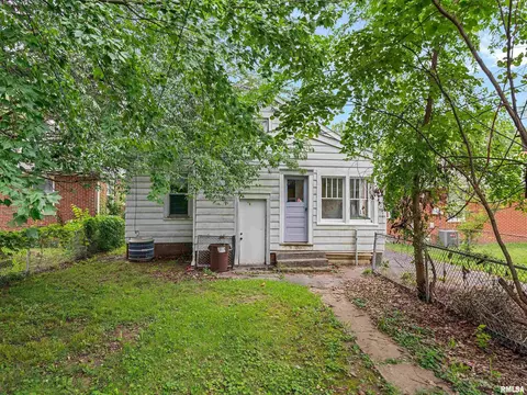 Exterior - 621 Wood Ave, Springfield, IL 62702 photo 5 of 6