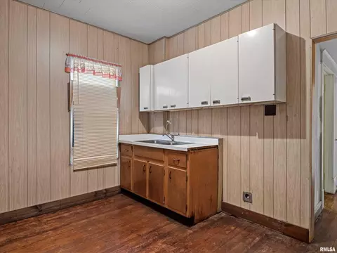 Kitchen - 621 Wood Ave, Springfield, IL 62702 photo 1 of 2