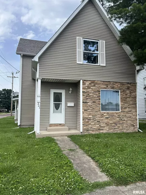 321 W Vine St, Taylorville, IL 62568
