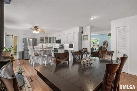 Dining - 11 Lansing Dr, Springfield, IL 62703 photo 2 of 3