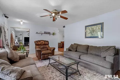 Living - 11 Lansing Dr, Springfield, IL 62703 photo 2 of 2