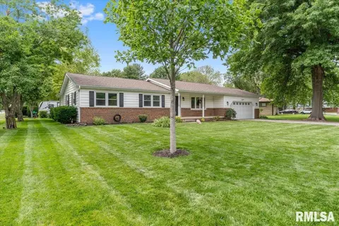 Exterior - 11 Lansing Dr, Springfield, IL 62703 photo 3 of 7