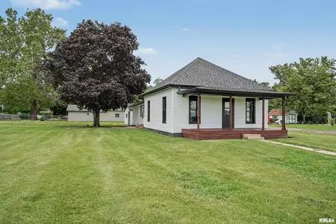 301 S Main St, Armington, IL 61721