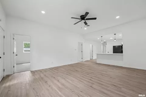 Entry Way - 709 S Kickapoo St, Lincoln, IL 62656 photo 1 of 3