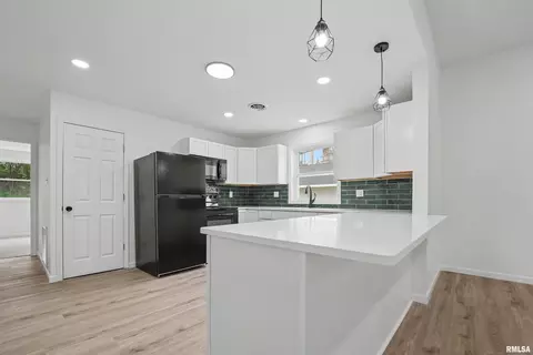 Kitchen - 709 S Kickapoo St, Lincoln, IL 62656 photo 1 of 3