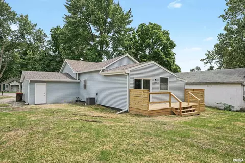 Exterior - 709 S Kickapoo St, Lincoln, IL 62656 photo 3 of 3