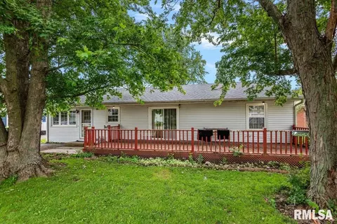 917 Miles St, Illiopolis, IL 62539