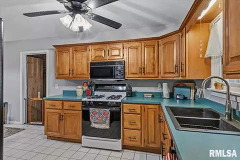 Kitchen - 2428 S State St, Springfield, IL 62704 photo 1 of 1