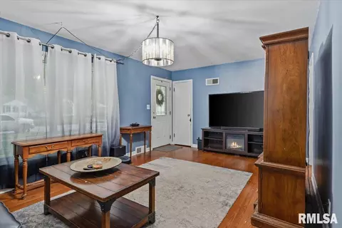 Living - 2428 S State St, Springfield, IL 62704 photo 1 of 2