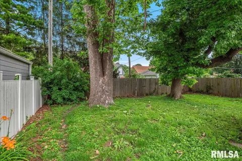 Exterior - 2428 S State St, Springfield, IL 62704 photo 2 of 5