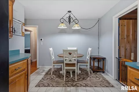 Dining - 2428 S State St, Springfield, IL 62704 photo 1 of 1
