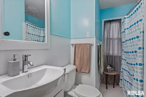 Bath - 2428 S State St, Springfield, IL 62704 photo 1 of 2