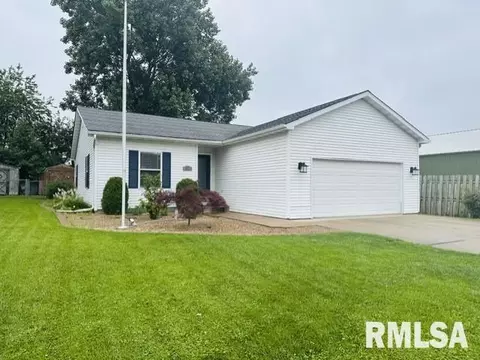 52 Book Ln, Jacksonville, IL 62650