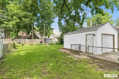 Exterior - 2535 S 8th St, Springfield, IL 62703 photo 4 of 5