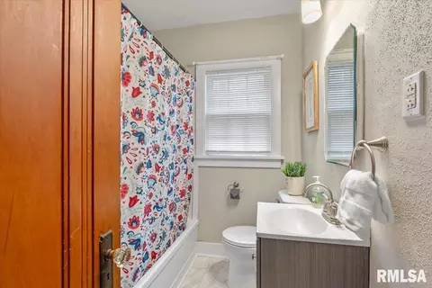 Bath - 2535 S 8th St, Springfield, IL 62703 photo 1 of 2