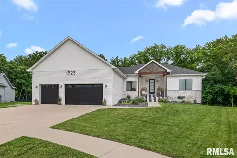 1923 Parthenon Ct, Chatham, IL 62629