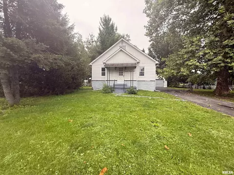 1248 N 7th St, Riverton, IL 62561