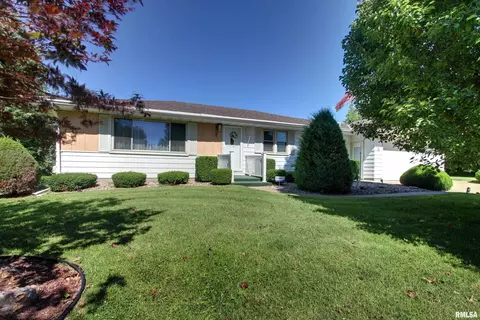 2915 Ray Mar Ct, Quincy, IL 62305