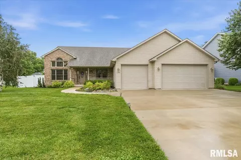 228 Manor Hill Dr, Chatham, IL 62629