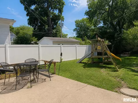 Exterior - 831 Henrietta St, Springfield, IL 62704 photo 3 of 3