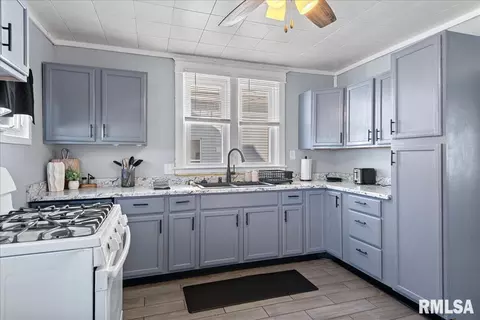Kitchen - 831 Henrietta St, Springfield, IL 62704 photo 1 of 4