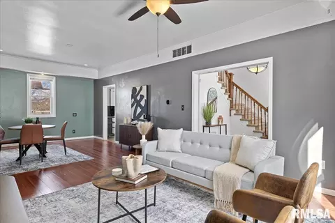 Living - 831 Henrietta St, Springfield, IL 62704 photo 1 of 2