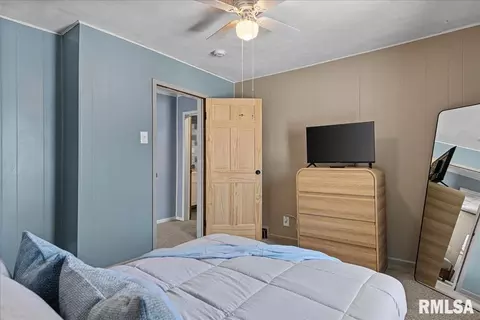 Bedroom - 831 Henrietta St, Springfield, IL 62704 photo 2 of 5