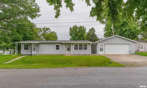 848 Sunset Dr, Lincoln, IL 62656