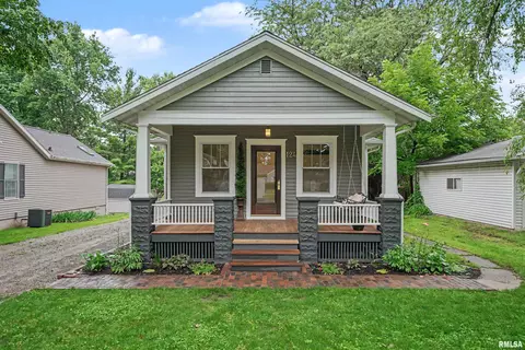 124 11th St, Lincoln, IL 62656