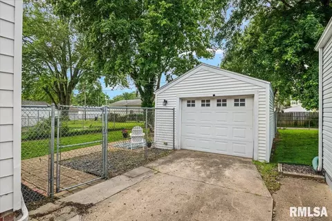 Exterior - 1713 Holmes Ave, Springfield, IL 62704 photo 4 of 7