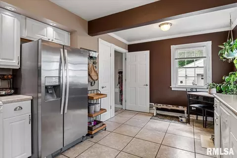 Entry Way - 1713 Holmes Ave, Springfield, IL 62704 photo 1 of 1