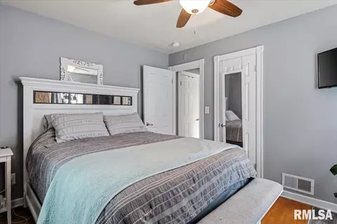 Bedroom - 1713 Holmes Ave, Springfield, IL 62704 photo 6 of 6
