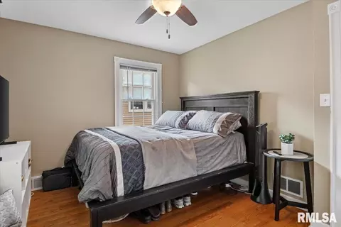 Bedroom - 1713 Holmes Ave, Springfield, IL 62704 photo 2 of 6