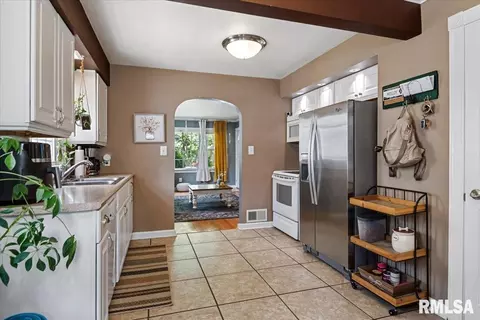 Kitchen - 1713 Holmes Ave, Springfield, IL 62704 photo 1 of 1