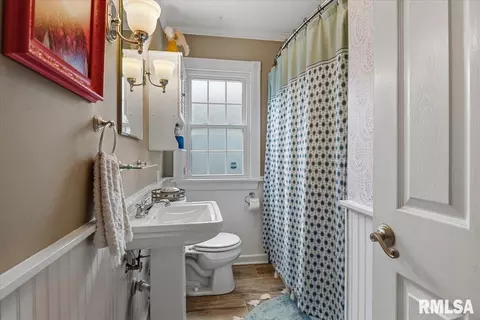 Bath - 1713 Holmes Ave, Springfield, IL 62704 photo 1 of 1