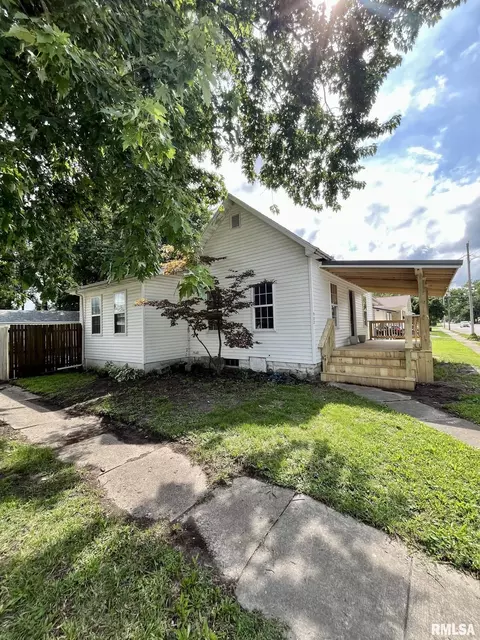 902 W Franklin St, Taylorville, IL 62568