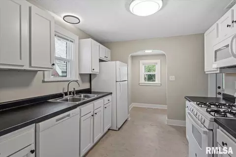 Entry Way - 1902 Dial Ct, Springfield, IL 62704 photo 1 of 5