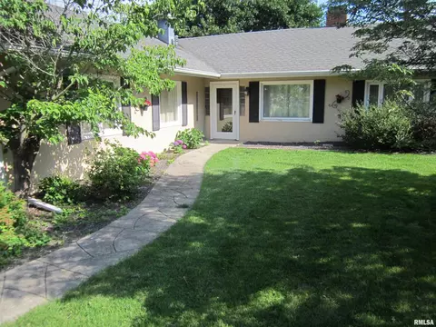 208 W Myrtle St, Mason City, IL 62664