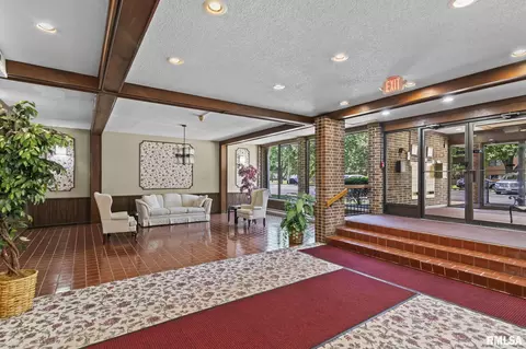 Entry Way - 2650 Cooper Ave, Springfield, IL 62702 photo 1 of 3
