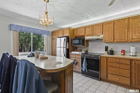 Kitchen - 2650 Cooper Ave, Springfield, IL 62702 photo 3 of 4