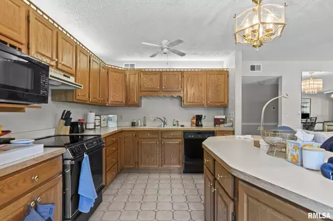 Kitchen - 2650 Cooper Ave, Springfield, IL 62702 photo 2 of 4