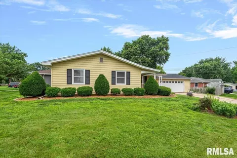Exterior - 124 Nottingham Rd, Springfield, IL 62704 photo 1 of 7