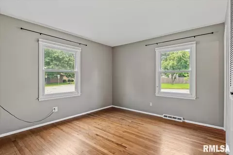 Bedroom - 124 Nottingham Rd, Springfield, IL 62704 photo 1 of 7
