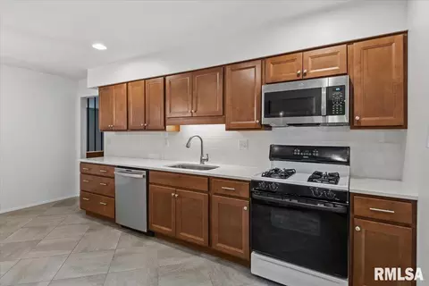 Kitchen - 124 Nottingham Rd, Springfield, IL 62704 photo 3 of 4