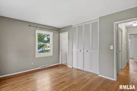 Bedroom - 124 Nottingham Rd, Springfield, IL 62704 photo 2 of 7