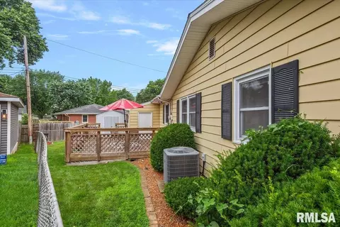 Exterior - 124 Nottingham Rd, Springfield, IL 62704 photo 2 of 7